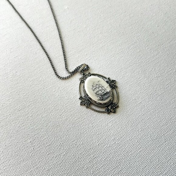 Vintage White Ship Cameo Pendant Necklace - Picture 5 of 5